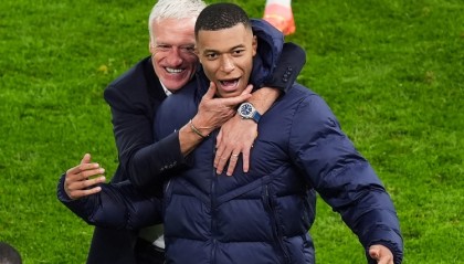 游戏玩法-德尚：姆巴佩起步很早但不认为会踢到40岁，他已是梅罗那样的球星