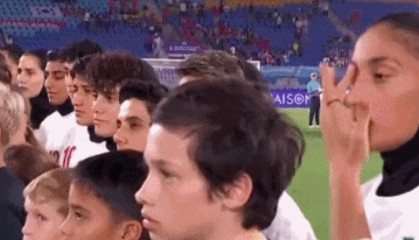 伊朗女足7人&amp;quot;叛逃&amp;quot;细节曝光！摘下头巾激动流泪，获澳洲庇护
