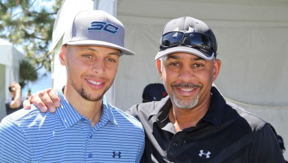 百家乐平台app-库里谈黄蜂即将退役父亲球衣：这非常特别 期待现场见证这一刻