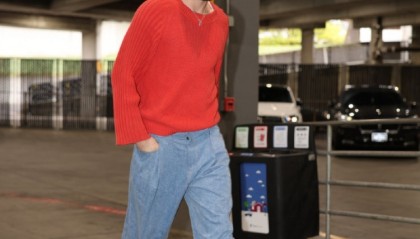 Baccarat-开拓者众将入场穿搭：阿夫迪亚精致发型 乐福小书包